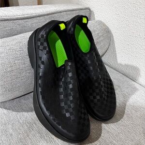 OOFOS Black and Green Men's Slip-On Loafers